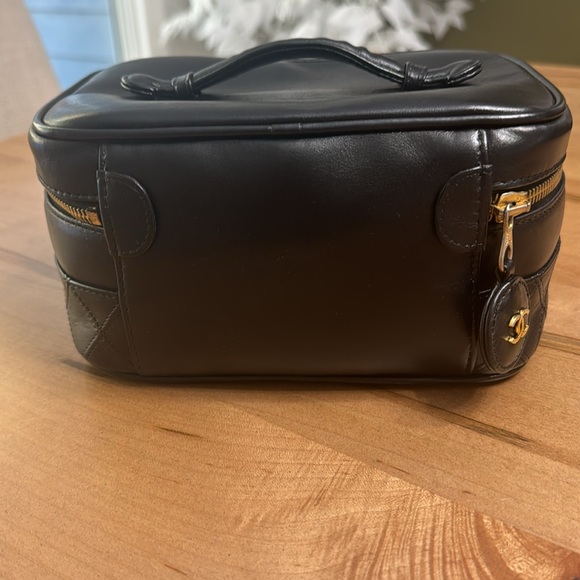 Chanel makeup bag/case - Picture 3 of 11